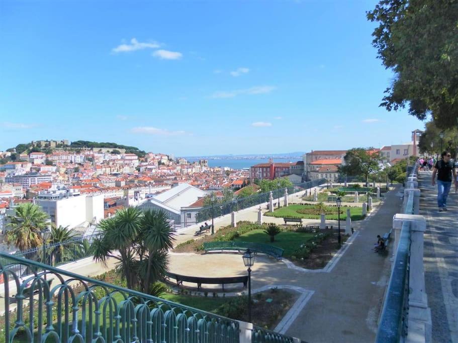 C2 Bairro Alto 18Th Century Beautiful Apartment Lisbon Exterior photo